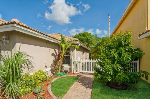 3301 Commodore Ct, West Palm Beach, FL 33411-6481