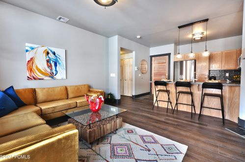8381 Meadowview Ct, Park City, UT 84098-4670