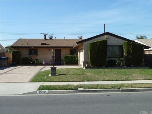 10351 Angela Ave, Cypress, CA 90630-4512