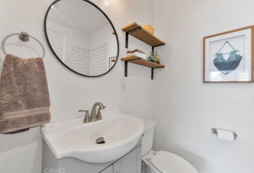 5242 Levelside Ave, Lakewood CA  90712-2224 exterior