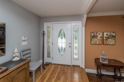 32 Dawn Ln, Airmont, NY 10901-6632