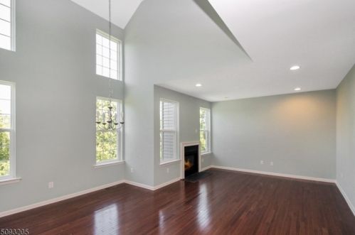 142 Sowers Dr, Hackettstown, NJ 07840-7627