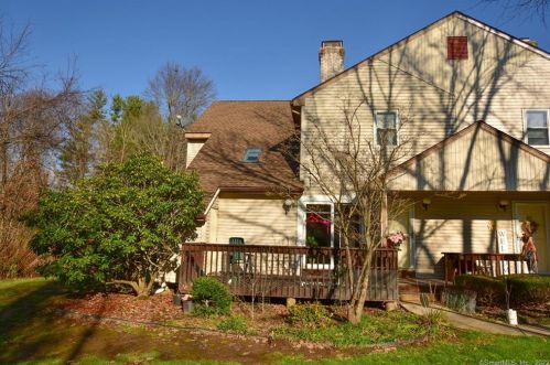6 Spring Ct, East Windsor, CT 06016-9407