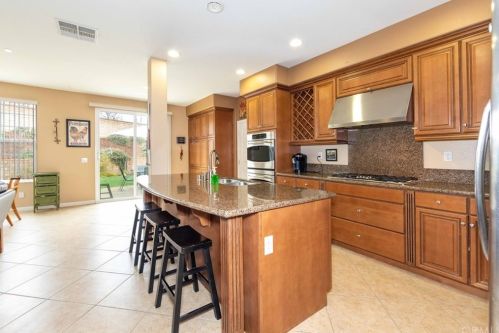 40347 Amesbury Ln, Temecula CA 92591-4432 exterior