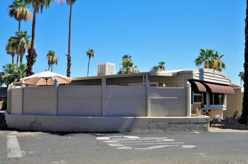 70 Santa Monica St, Palm Springs CA  92264-5257 exterior