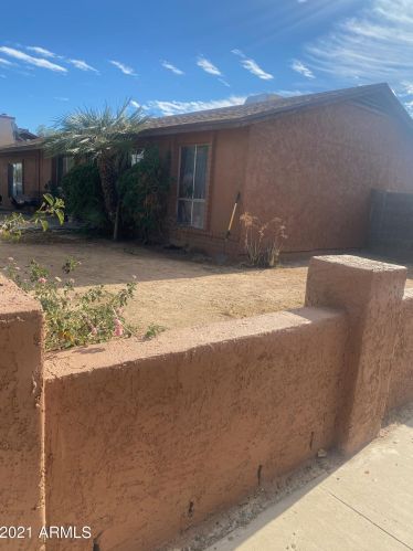 8929 Devonshire Ave, Phoenix, AZ 85037-2016