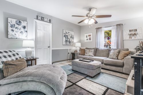 237 Magill Rd, Zelienople PA  16063-3015 exterior