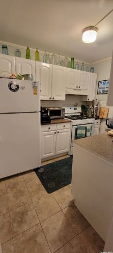 678 Willis Ave, Williston Park, NY 11596-1172