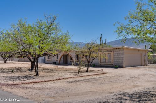 12600 Calle Mia, Tucson, AZ 85749-9316