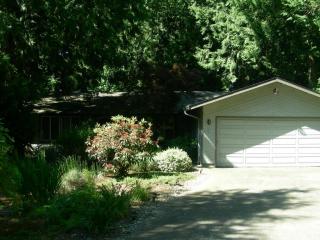 2237 Lakemoor Dr, Olympia, WA 98512-5531