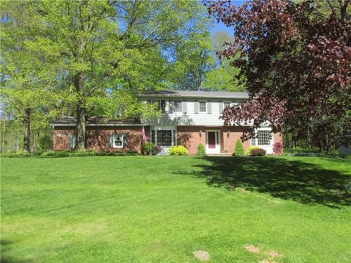 19019 Hillcrest Dr, Corry, PA 16407-8965