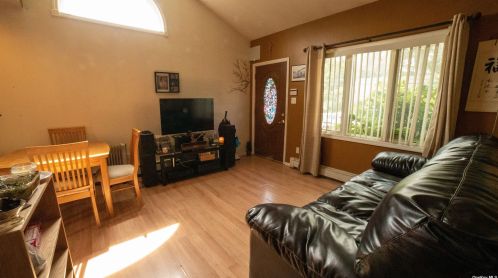 7 24th St, Copiague, NY 11726-2901