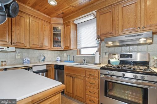 2213 Downing Ln, Wilmington DE  19804-3612 exterior