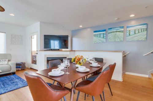 723 Diamond St, San Diego CA  92109-2447 exterior