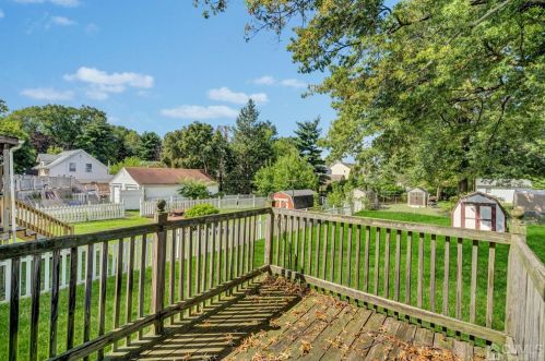 30 Freeman St, Woodbridge NJ  07095-3423 exterior