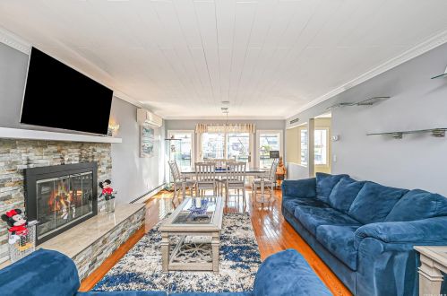 95 Midway St, Babylon NY  11702-4311 exterior