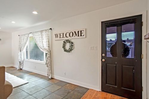 1090 Westward Dr, Hollister CA  95023-5717 exterior