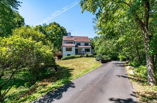 114 Iron Gate Rd, Stamford, CT 06903-3845