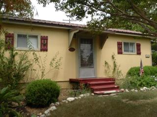 304 Cedar Ave, Pelham, TX 76648-2392
