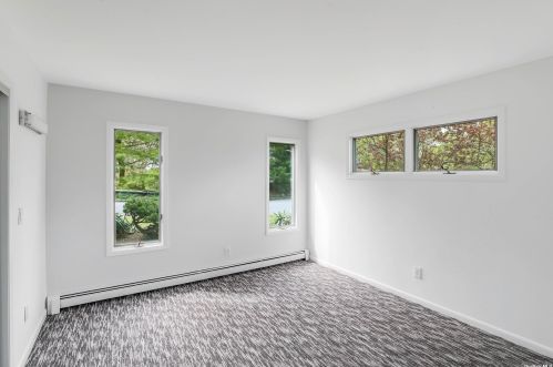 51 Sycamore Rd, San Remo NY  11754-2341 exterior