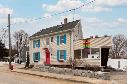 32 Pne St, Dover NH  03820-4202 exterior