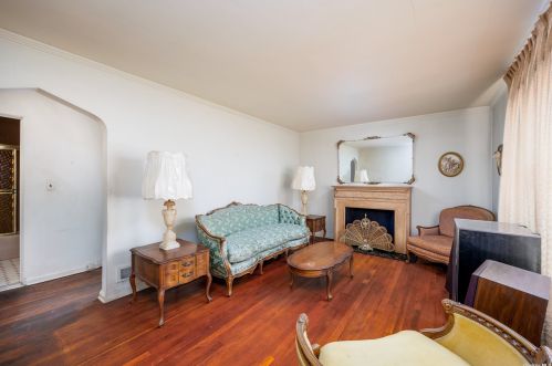 86 Diamond St, Floral Park NY  11003-4216 exterior