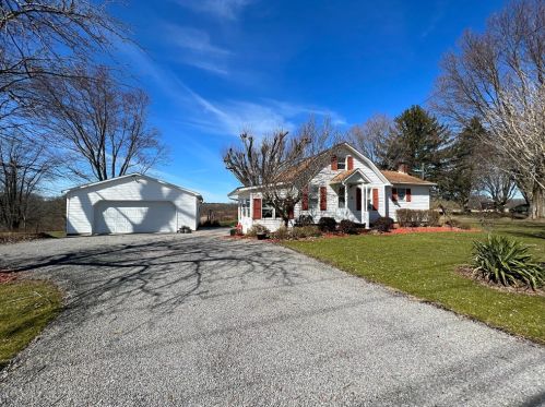 19 Pine Rd, Grove City, PA 16127-3347