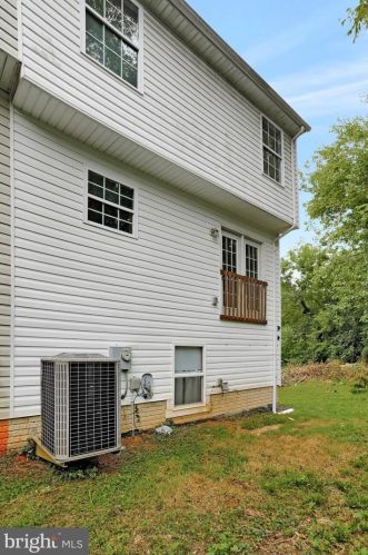 212 Ann St, Charles Town WV  25414-1604 exterior