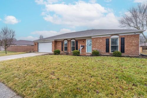 4034 Woodridge Dr, Englewood, OH 45322-2555