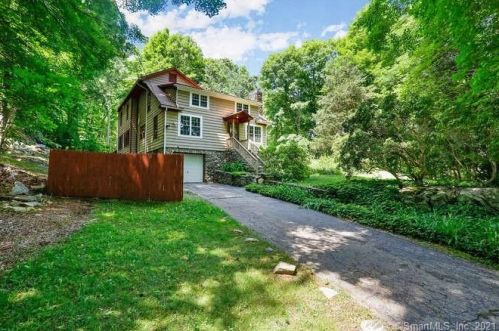 307 Berkshire Rd, Sandy Hook CT  06482-1511 exterior