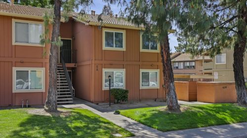 439 Cherry Ln, Manteca, CA 95337-7310