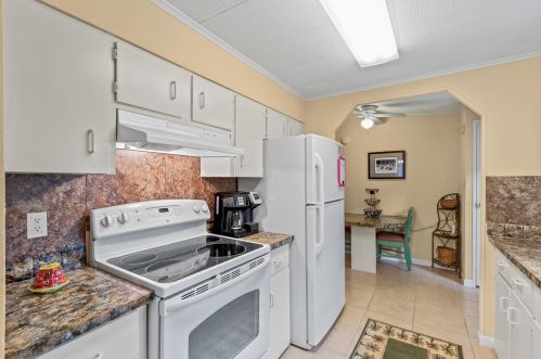 2416 Vindale Rd, Tavares, FL 32778-4570