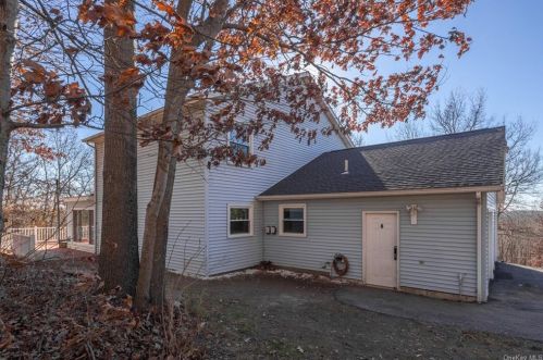14 Kim Ln, Stormville, NY 12582-5305