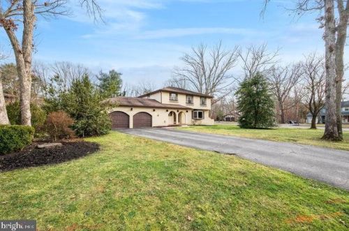 2 Ashley Ln, Berlin Boro, NJ 08009-9614