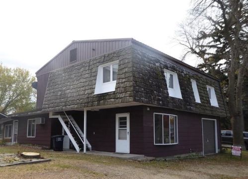 917 Quinn St, Aplington, IA 50604-1075