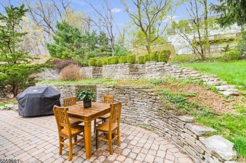 41 Essex Ave, Bernardsville NJ  07924-2235 exterior