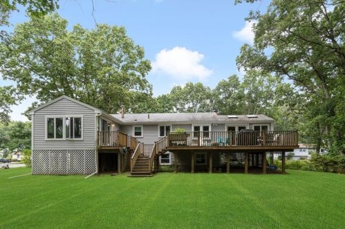 7 Stone Gate Dr, North Kingstown, RI 02852-4725