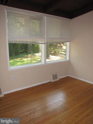 2901 Pine Spring Rd, Falls Church VA  22042-1317 exterior