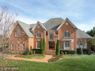 2601 Sledding Hill Rd, Vienna, VA 22124-1541