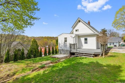 58 Grant Pl, Thornwood, NY 10594-1404