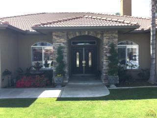 9011 Forest Oaks Ct, Bakersfield, CA 93312-5076