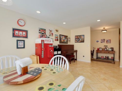 6569 Pinion St, Calabasas CA  91377-1212 exterior