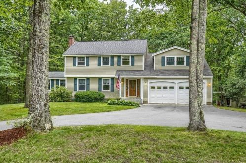 15 Danbury Cir, Amherst NH  03031-2016 exterior