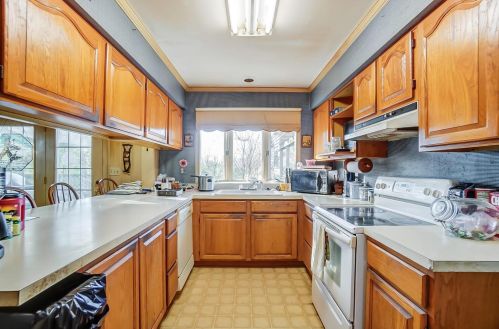 194 Center St, London OH  43140-1406 exterior