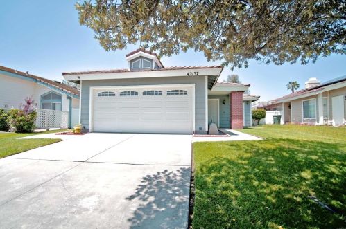 42137 Teatree Ct, Temecula CA  92591-3825 exterior