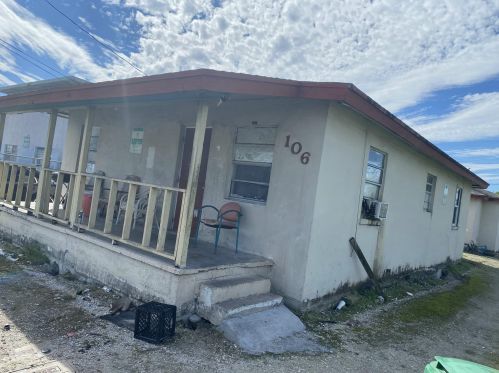 106 10th Ave, South Bay, FL 33493-1616