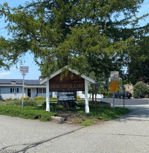 9 Pawnee Ter, West Milford Lakes, NJ 07480-3726