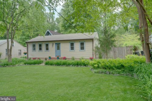 2844 Woodlawn Ave, Falls Church, VA 22042-2011