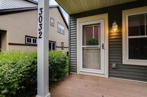3032 Cottage Ln, Saint Paul, MN 55109-6000