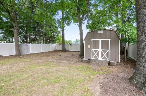 5 Lincoln St, North Haven CT  06473-1807 exterior